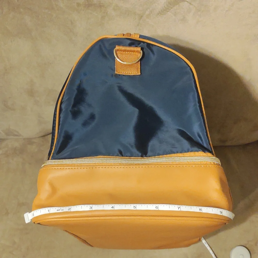 SALE!🔥 NWT! Travel Large Duffle Bag Weekender/Gym Bag Bottom Zip Compartment